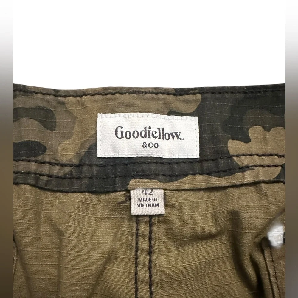 Goodfellow & Co. Camo Cargo Shorts - Mens Size 42 - Utility - Green Camo